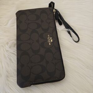 COACH DOUBLE ZIP WALLET/ WRISTLE IN SIGNATURE F54057